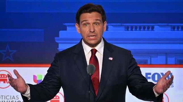 Image for article titled Ron DeSantis Seems to Want Some Awkward Eye Contact With Trump