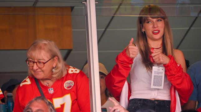Image for article titled Travis Kelce&#39;s Mom on Hanging With Taylor Swift: &#39;It Was OK&#39;